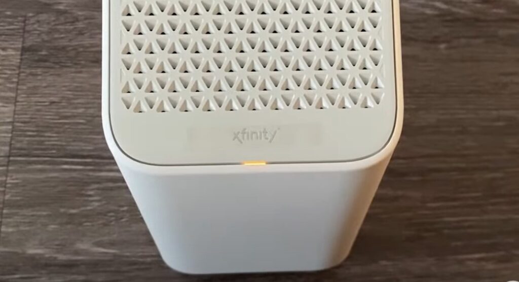 Xfinity Flashing OrangeYellow Light 1